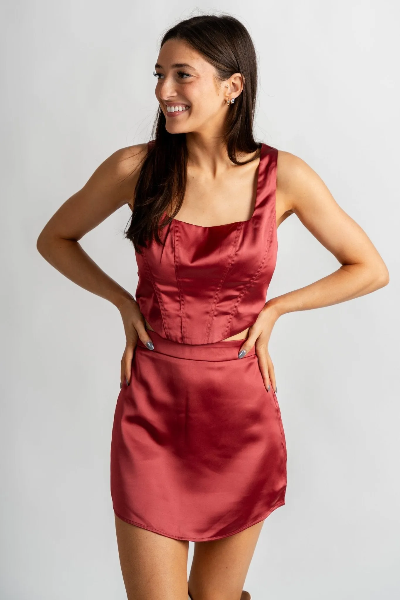 High waist satin mini skirt crimson